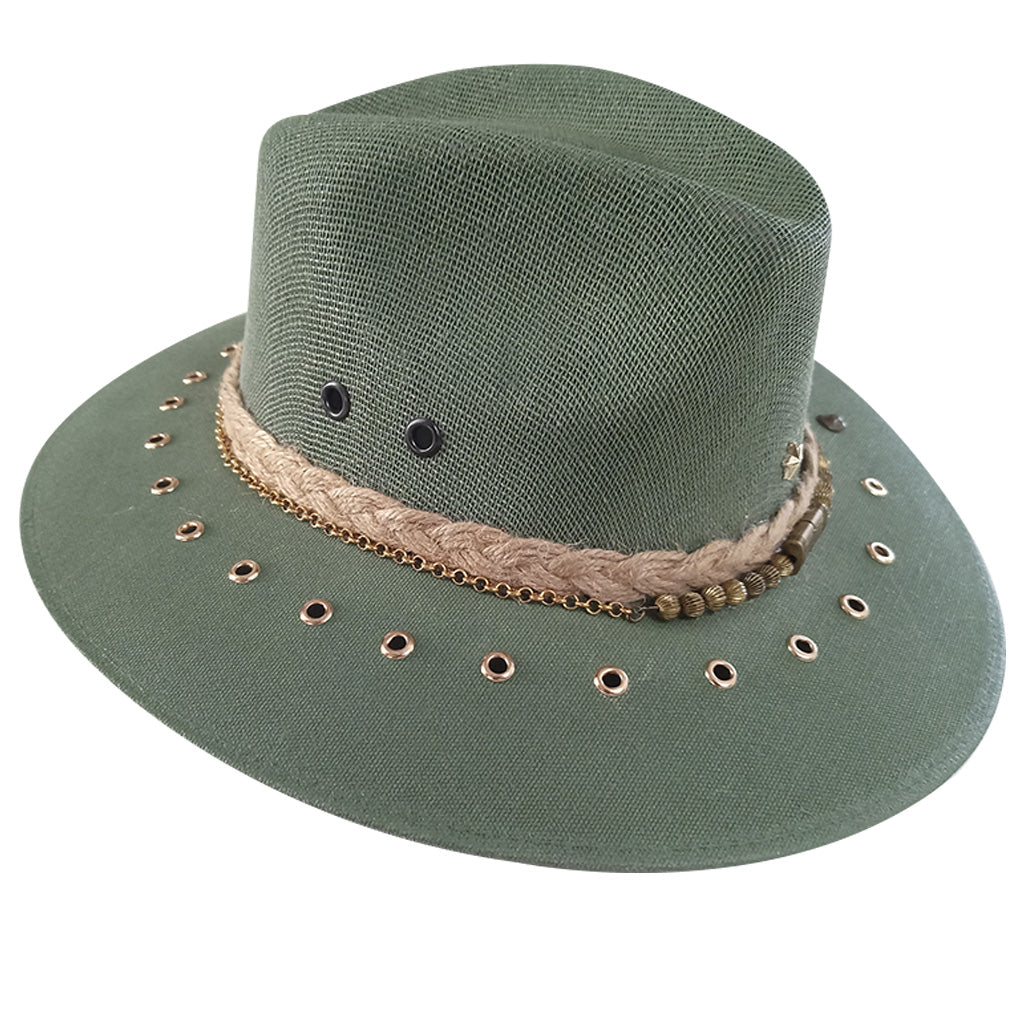 Sombrero verde con cinta trenzada